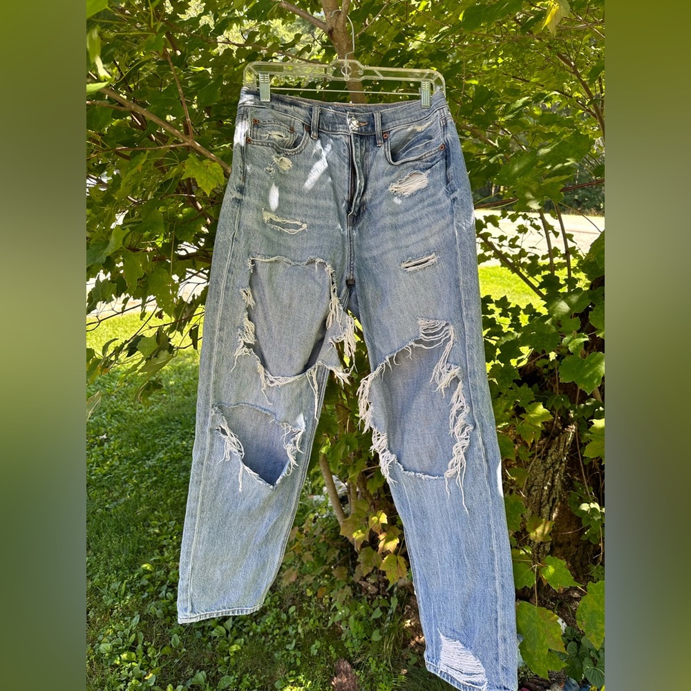American eagle highest rise 90’s boyfriend ripped Jean